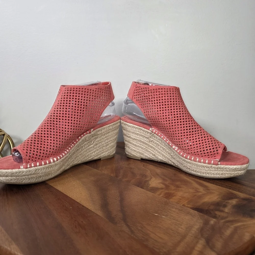 Daisy Fuentes Rory Coral Wedge Sandals Size 9 Faux Suede Espadrilles